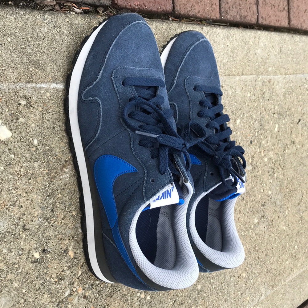 Hardly worn Nike air sneakers